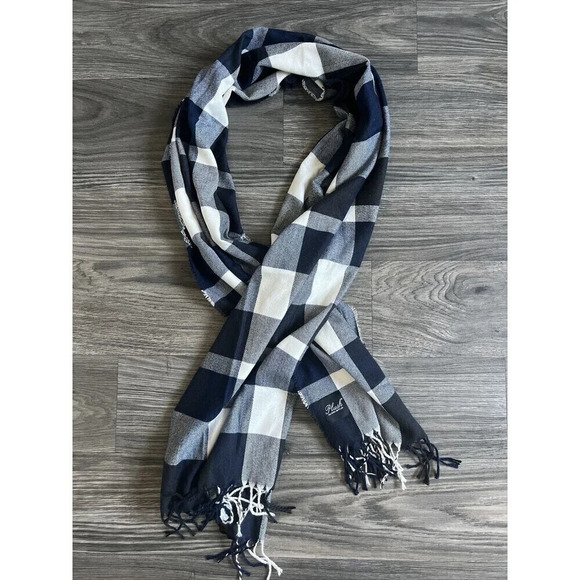 Plush Apparel Checkered Plaid‎ Blanket Scarf Blue And White OS - Picture 1 of 7